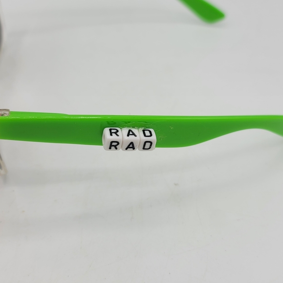 Floral Embellished Sunglasses - Green Frame, Blue Gradient Lens - Picture 2 of 6